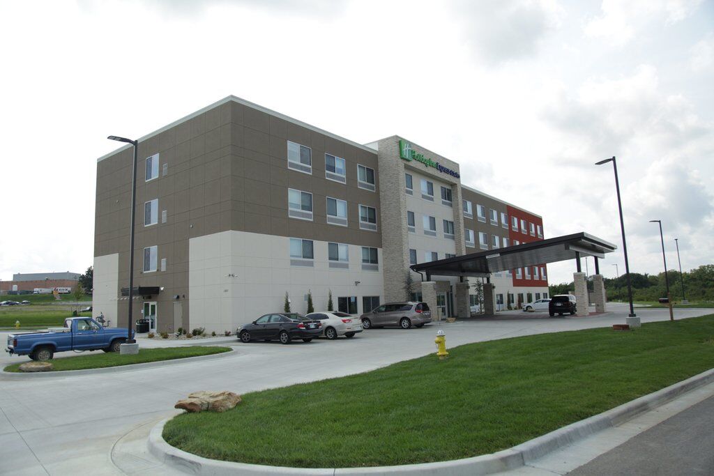 Holiday Inn Express & Suites - Kansas City - Lee'S Summit By Ihg Exterior photo